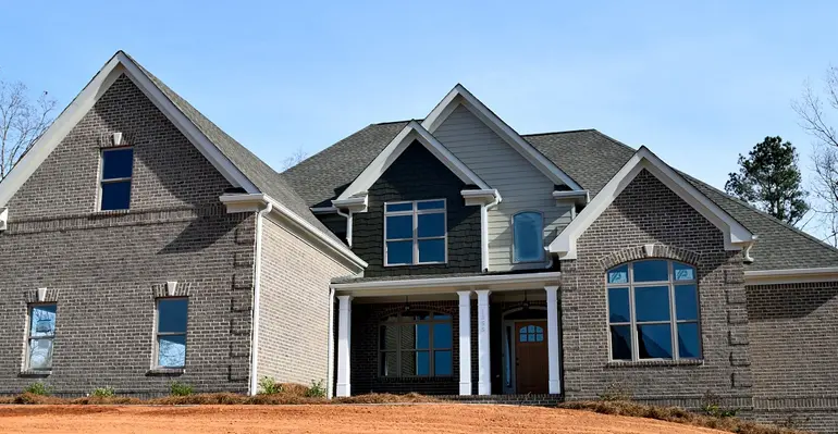 outside of Harrisonburg home with asphalt shingle rooft