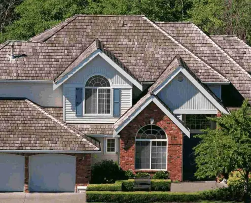 natural-wood-shake-roof_reduced House with a natural wood shake roof